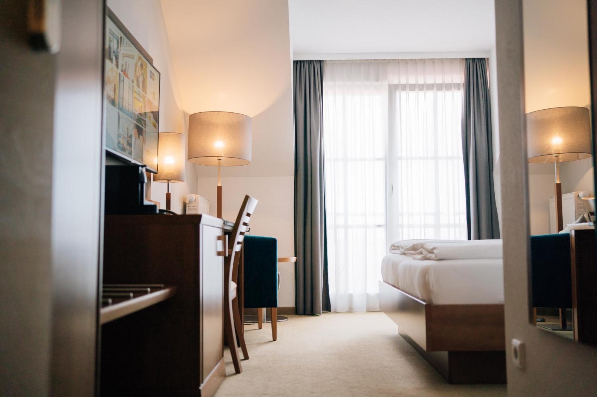 Klostermaier Hotel & Restaurant Иккинг Экстерьер фото